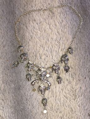 Silver Tone Skull & Crossbones Statement Necklace OS
